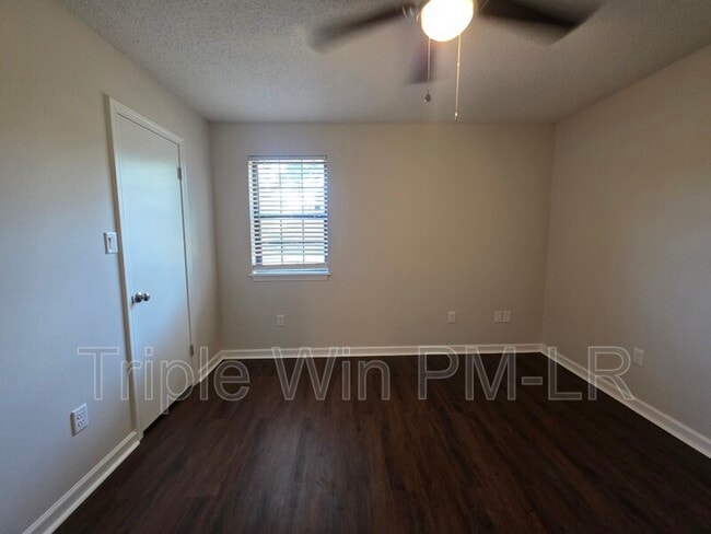 Building Photo - 113 Northfield Dr