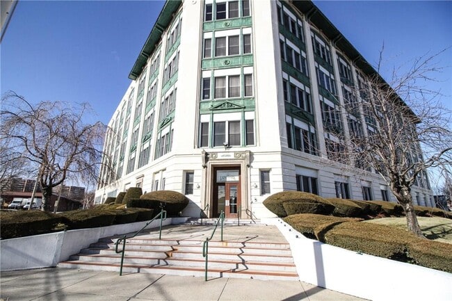 Primary Photo - 1 Landmark Sq