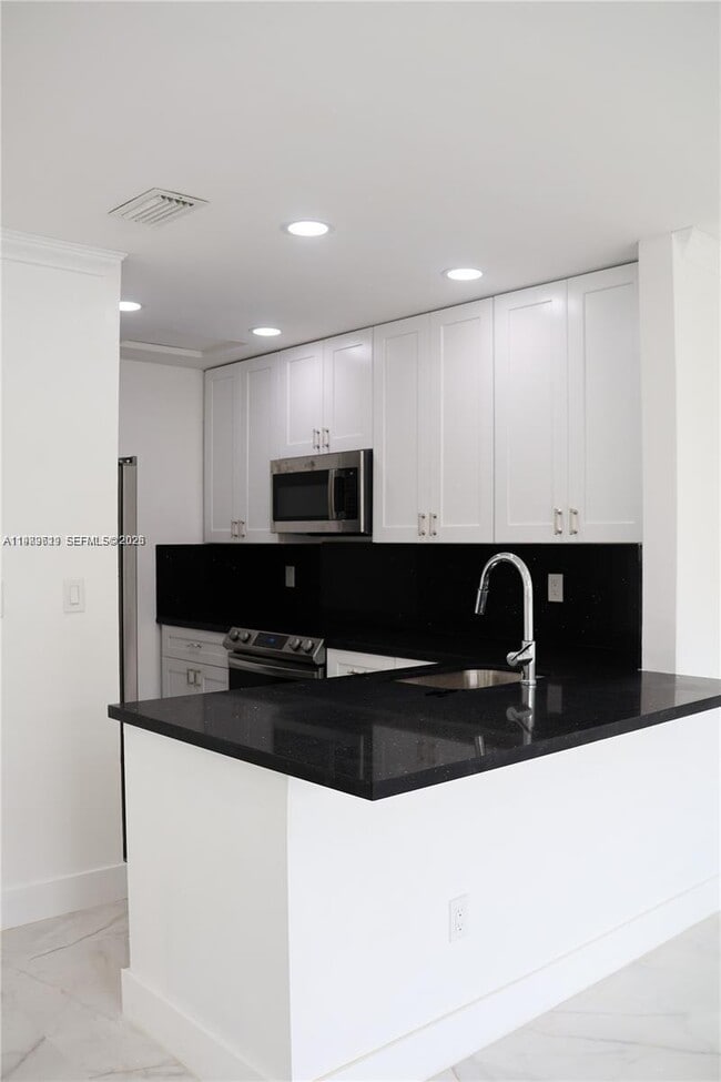 Building Photo - 2550 W 67th Pl