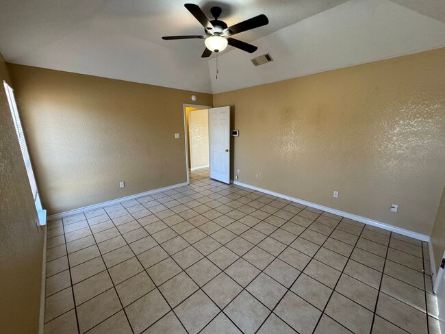 Building Photo - 2402 Simone Dr