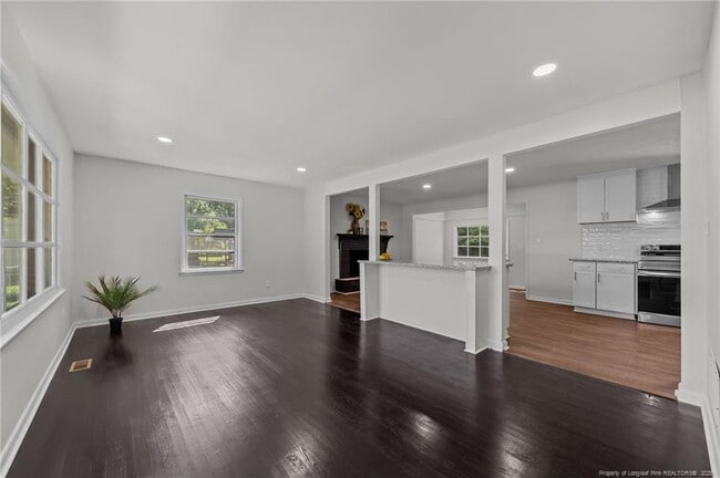 Building Photo - 13520 Oakwood Dr