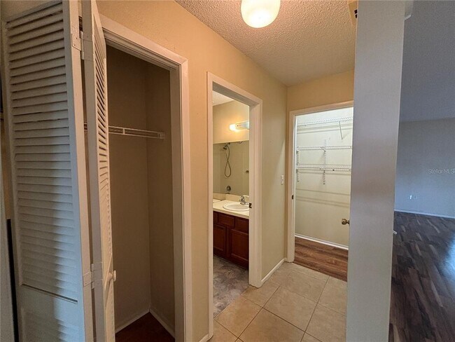 Building Photo - 2220 Bancroft Cir S