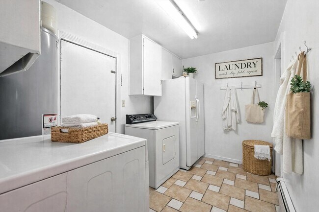 Building Photo - 1632 Columbia Dr SE