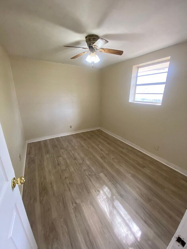 Building Photo - 4915 11th Ave