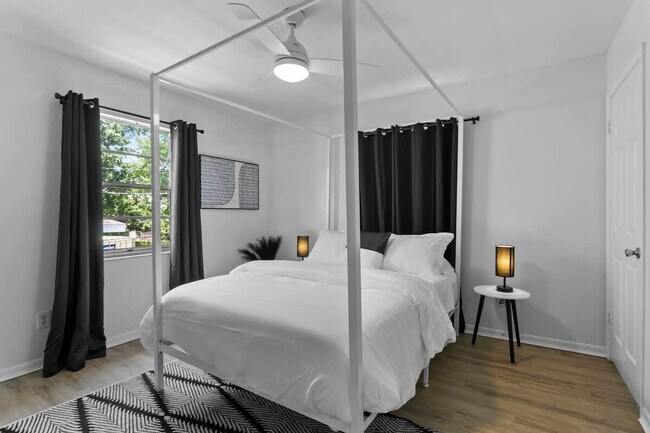 Building Photo - 2401 Gordon St