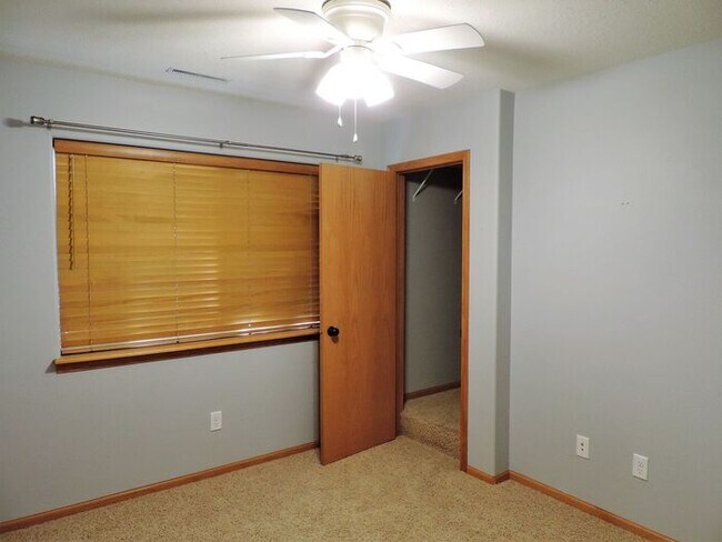 Building Photo - $1,650 | 3 Bedroom, 2.5 Bathroom TOWN HOME | NO PETS | Available for August 1st, 2026 Move In!