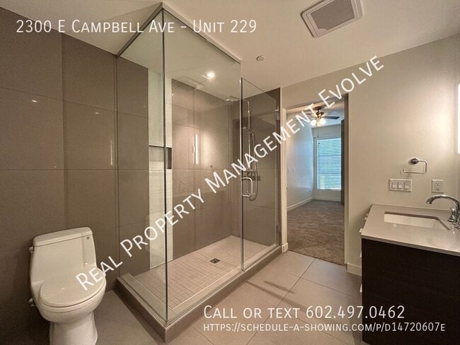 Building Photo - Luxurious Living In This High-end Condo! *...