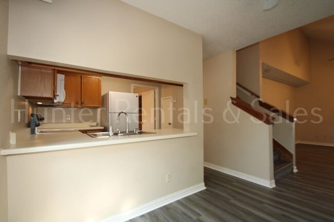 Building Photo - Two Story Willowsprings Home