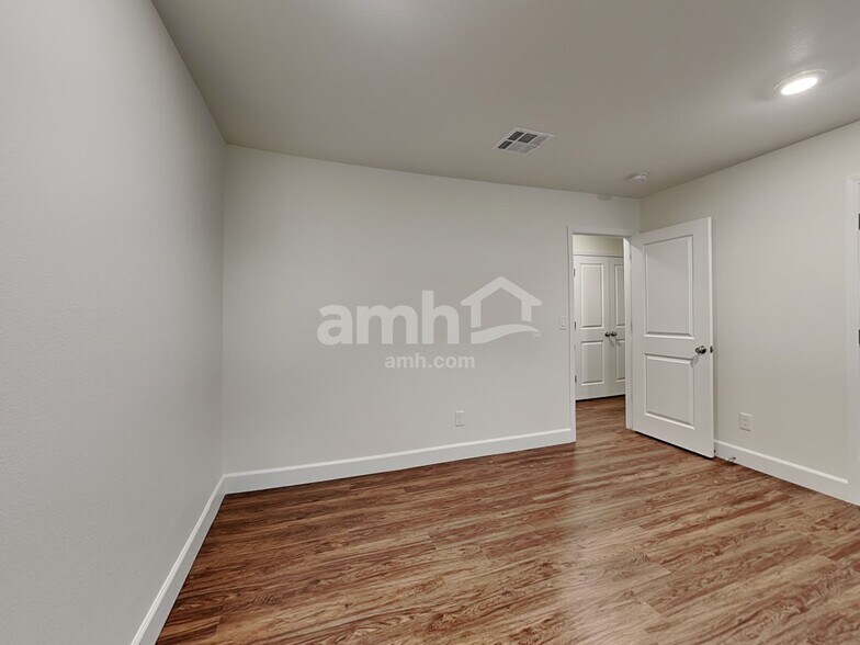 Building Photo - 1806 Macchia Ave