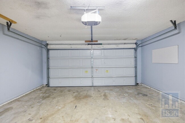 Building Photo - 401 Oakridge Pass