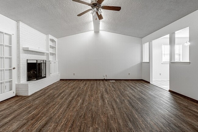 Building Photo - 3 Bed 2 Bath in OKC!