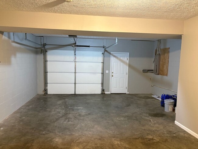 Building Photo - 1009 Blackwell Ct