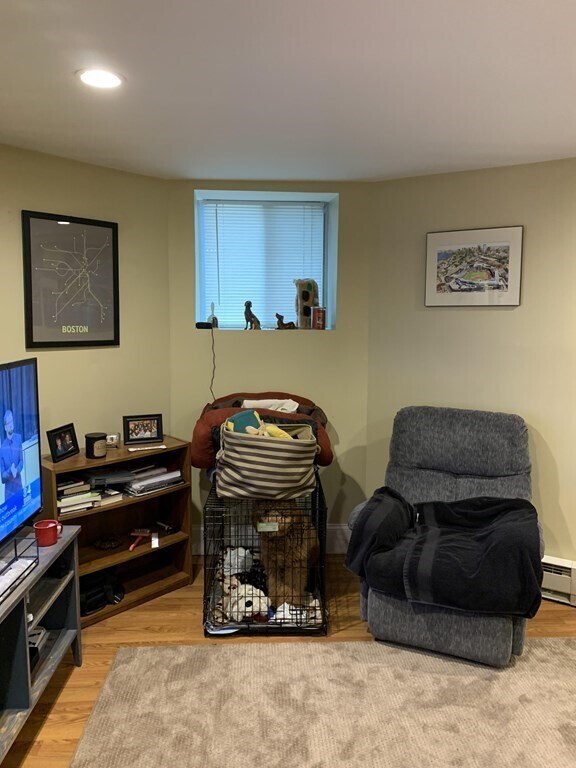 Building Photo - 404 Centre St