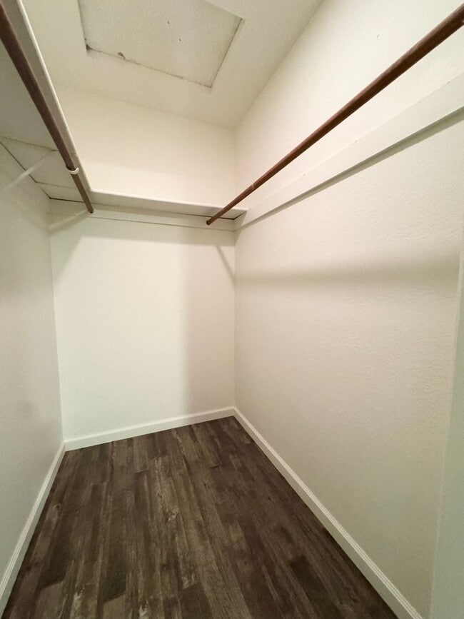 Building Photo - Private Renovated Home in Westside Redding