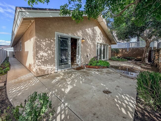 Building Photo - 5142 Sandpiper Way