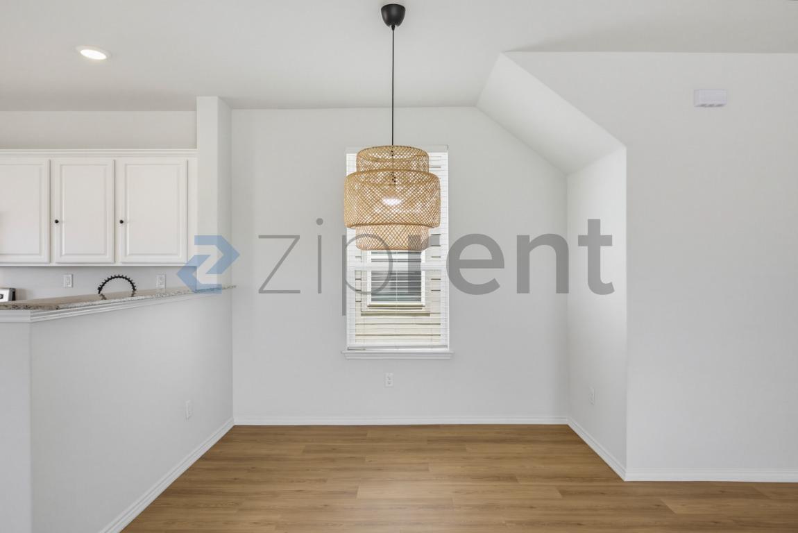 Building Photo - Unit