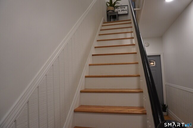 Building Photo - 171 Pequonnock St