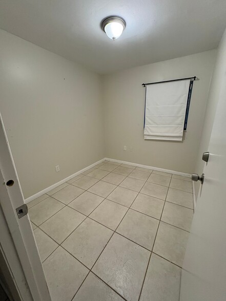 Building Photo - 4928 Shoshone St