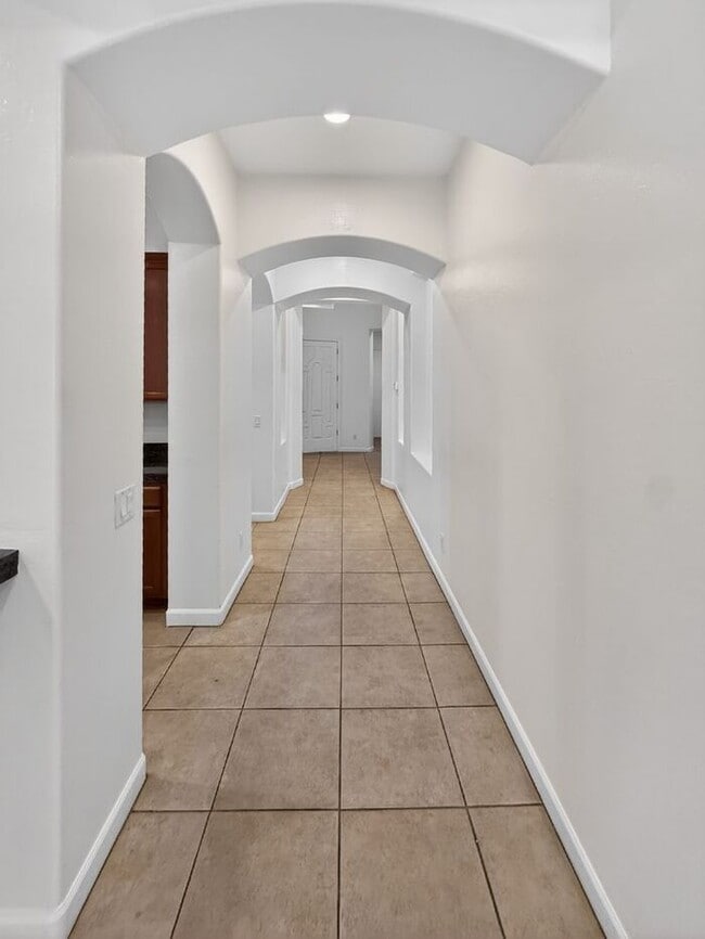 Building Photo - Spacious 3 car garage home at Paseo Trail!