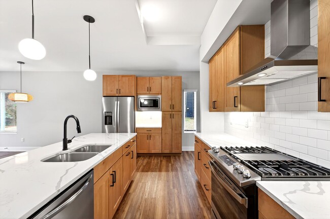 Building Photo - Modern 3BR Townhome in Millbank Village!