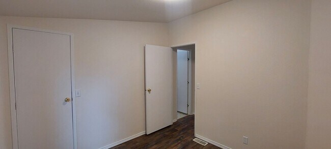 Building Photo - 6740 Greystone Ln