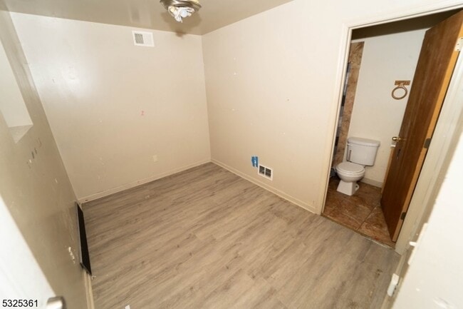 Building Photo - 331 Straight St