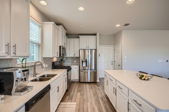 Building Photo - 9604 Dawn Pearl Dr