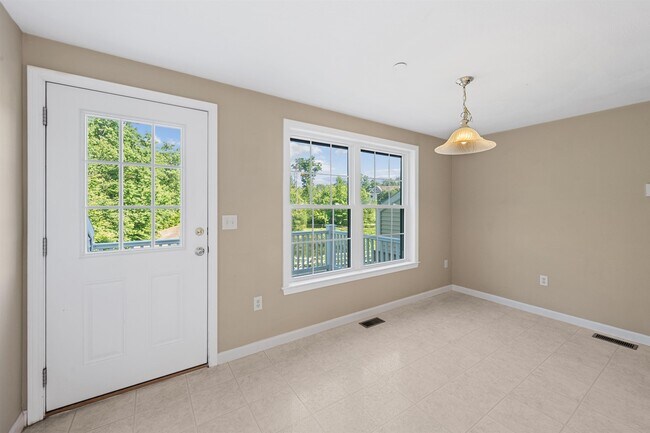 Building Photo - 41 Village Dr