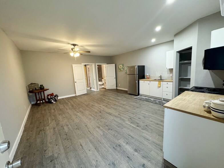 Building Photo - 142 Avant