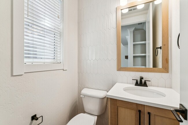 Building Photo - 3243 S Sedgebrook Ln