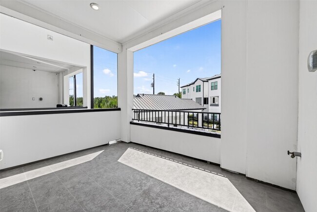 Building Photo - 2812 Grand Fountains Dr
