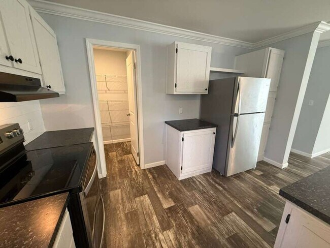 Building Photo - BEAUTIFUL +55 HOA COMMUNITY