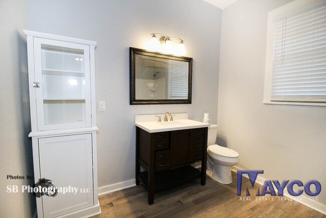 Building Photo - 3 bedroom 2 bath in Highland neighborhood,...