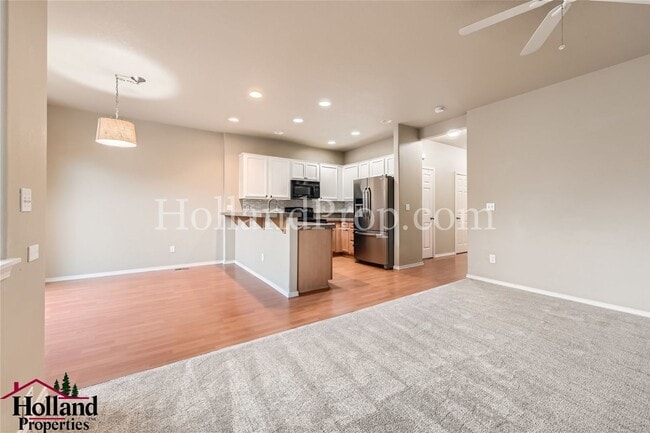 Building Photo - Spacious Townhome with A/C, Gas Fireplace & Water/Sewer Included!