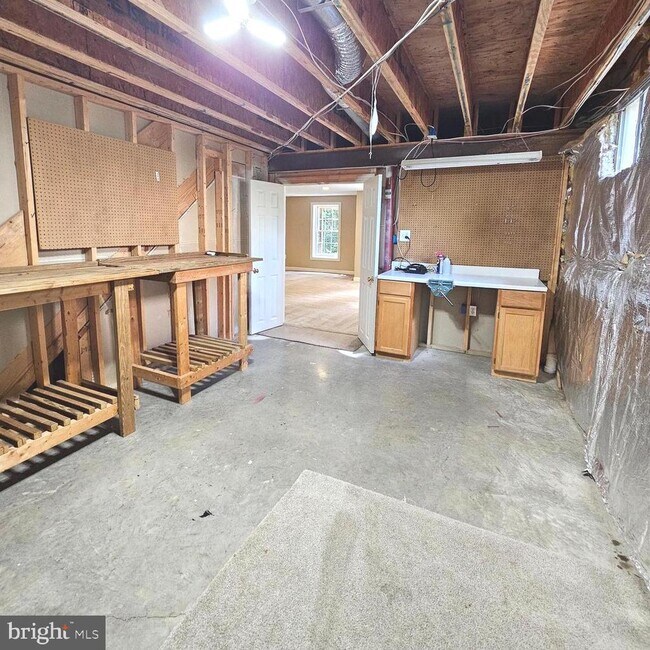 Building Photo - 5267 Tractor Ln