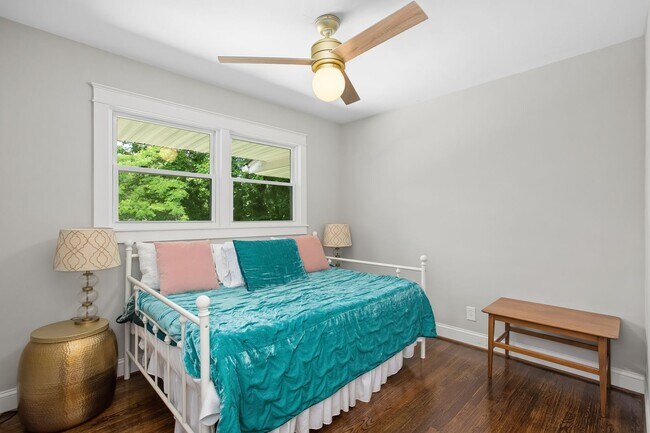 Building Photo - Ardmore Townhome Available Now