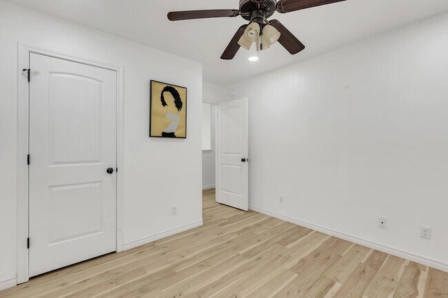 Building Photo - 7255 Barksdale Ln