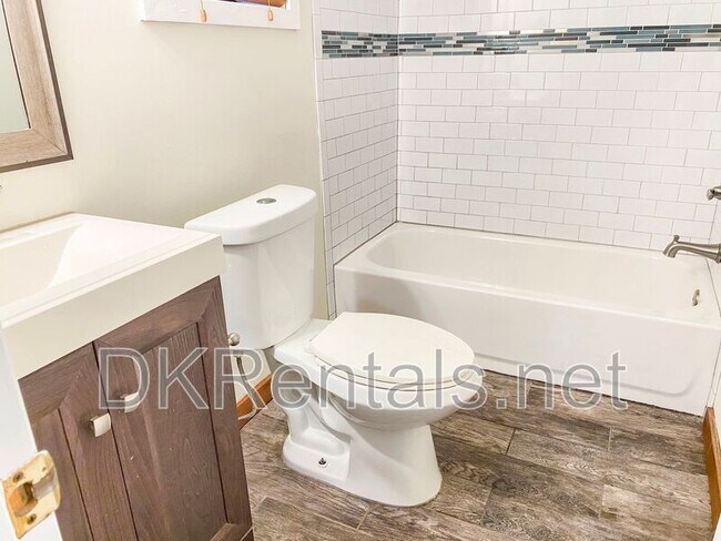 Building Photo - 2136 Clementine Dr