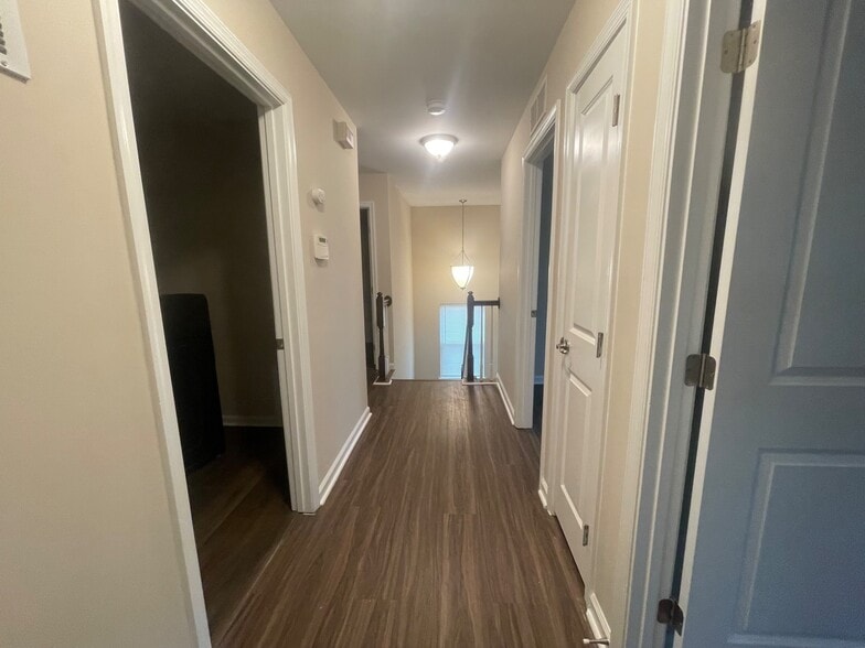 Building Photo - 2410 Walthall Ct