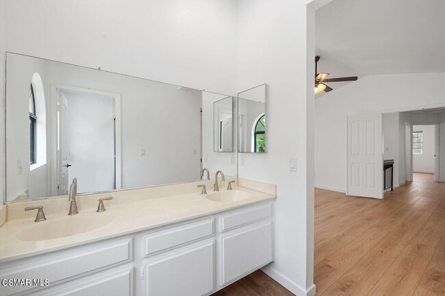 Building Photo - 4139 Lost Springs Dr