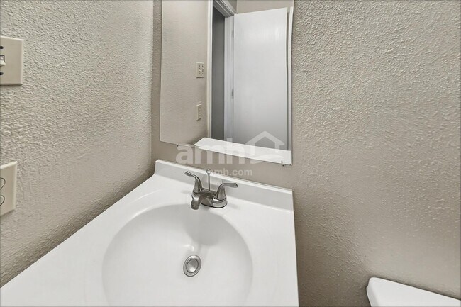 Building Photo - 8010 Manderly Pl