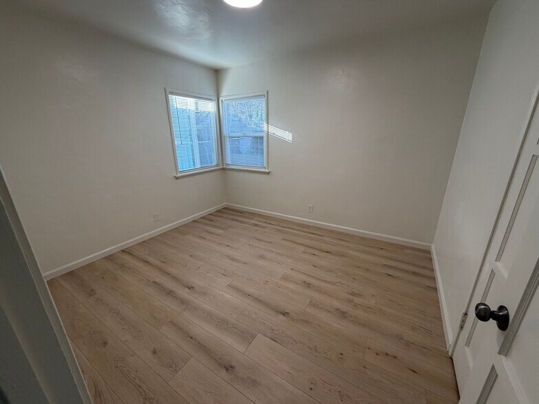 Building Photo - 1521 Dixon St