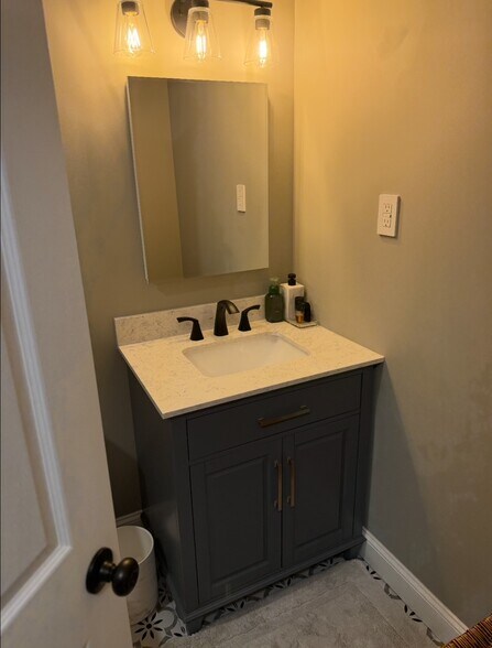 Building Photo - 306 Sharon Garden Ct