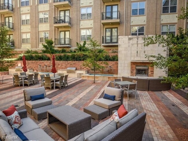 Building Photo - 1 br, 1.5 bath Condo - 6740 Davidson Stree...