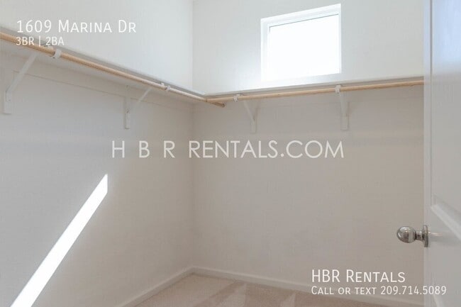 Building Photo - 1609 Marina Dr