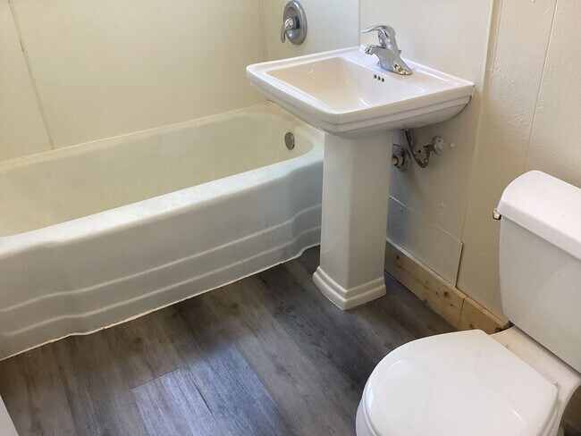 Building Photo - 1116 W Washington St