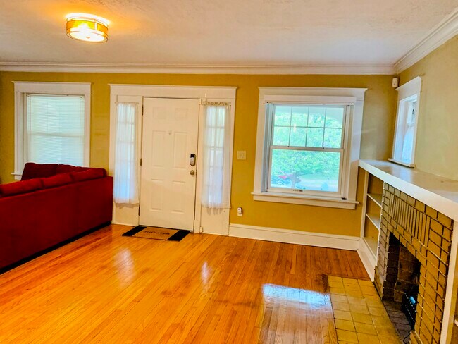 Building Photo - 5830 Holmes St