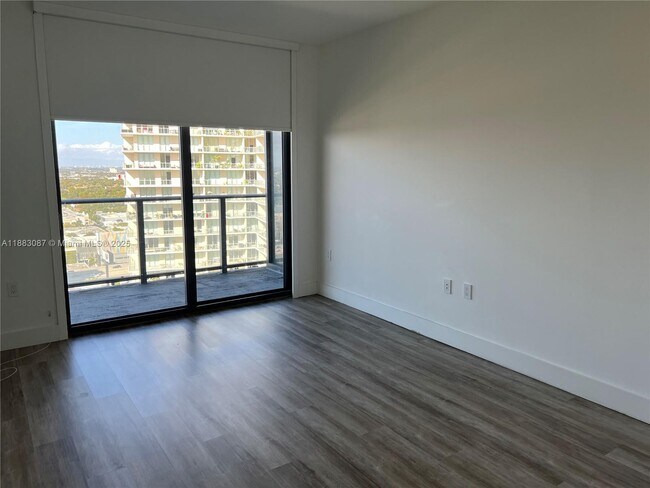 Building Photo - 121 NE 34th St