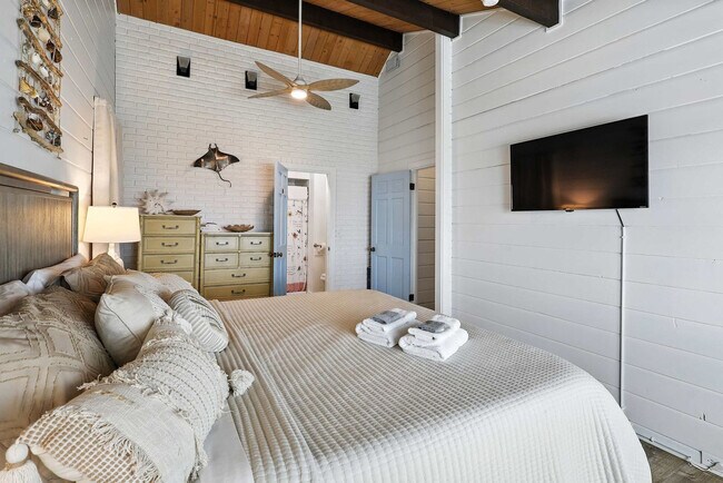 Building Photo - 62 Ocean St