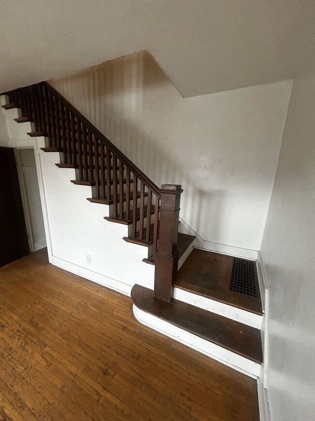 Building Photo - Washington Street Duplex